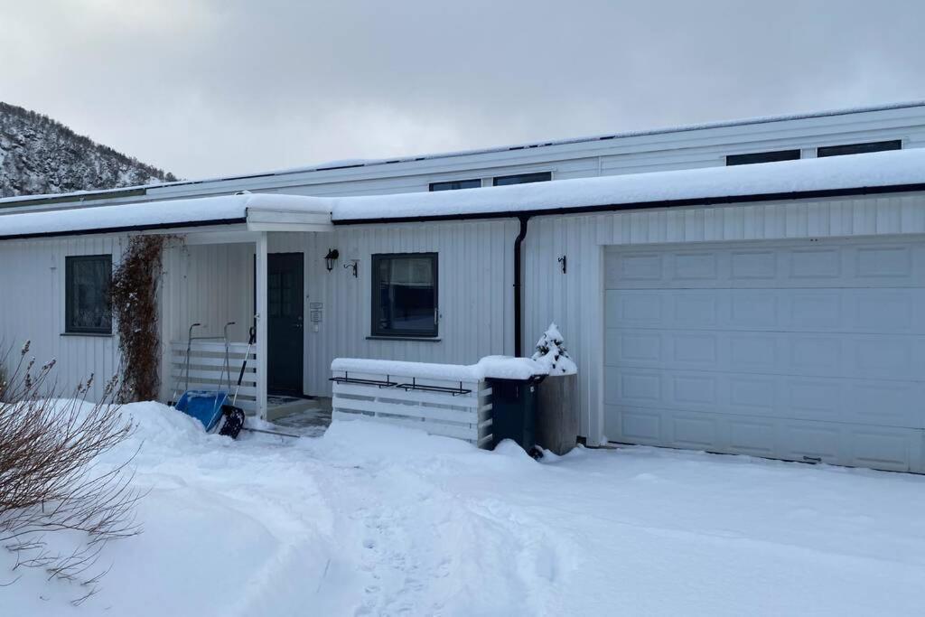 Ferienwohnung Koselig Hus Til Leie Pa Stokmarknes I Vesteralen Exterior foto